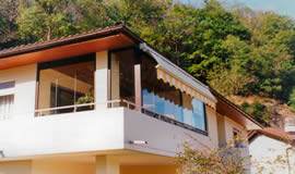 chiusura balcone con vetrate